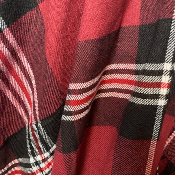 Red, Black and white Poncho - Picture 5 of 7